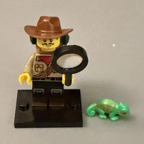 LEGO Series 16 Explorer/Adventurer Minifigure w/ Hat Magnifying Glass & Lizard