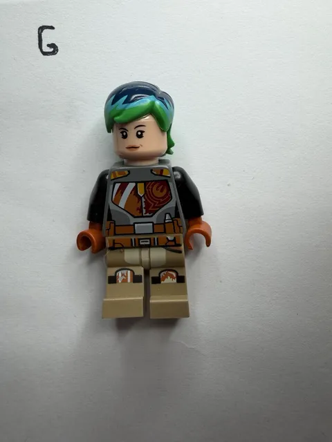 LEGO - Sabine Wren - Bright Green and Dark Blue Hair STAR WARS REBELS MINIFIGURE