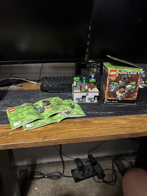 LEGO Minecraft: Minecraft Micro World: the Forest Set 21102