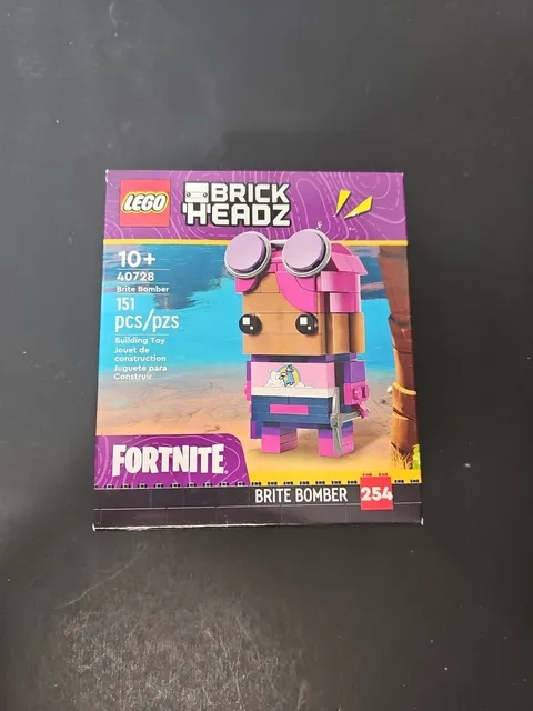 Brand New LEGO Fortnite Brick Headz Brite Bomber (40728)