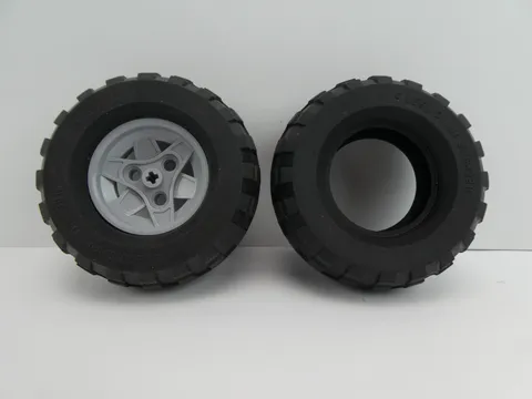 Lego Technic 1 Gray Wheel 41896 + 2 Hugh Balloon Tires 81.6 x 38R 45982