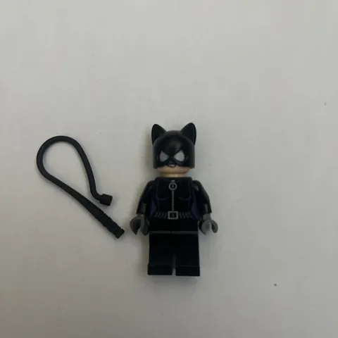 LEGO Minifigure DC Comics: Catwoman sh006 purple lips