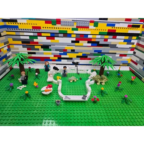LEGO Jurassic World Bundle - Minifigures & Accessories