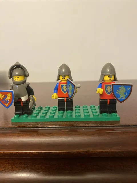Vintage 80's LEGO Minifig Castle Dragon Lion Knights Lot 3 Accessories Shields