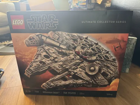LEGO Star Wars UCS Millennium Falcon 75192 (7541 pcs) - New Sealed