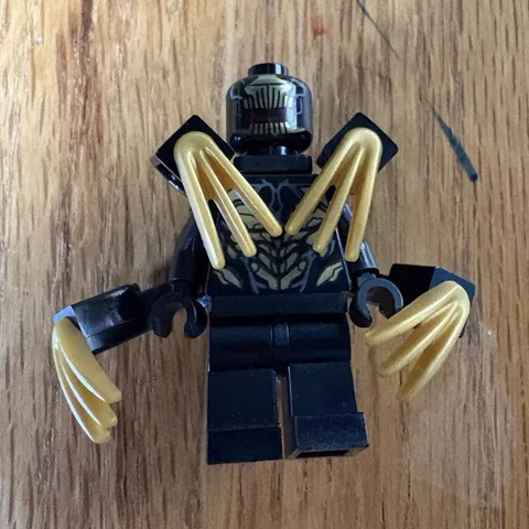 LEGO Marvel Outrider Minifigure lot of 2