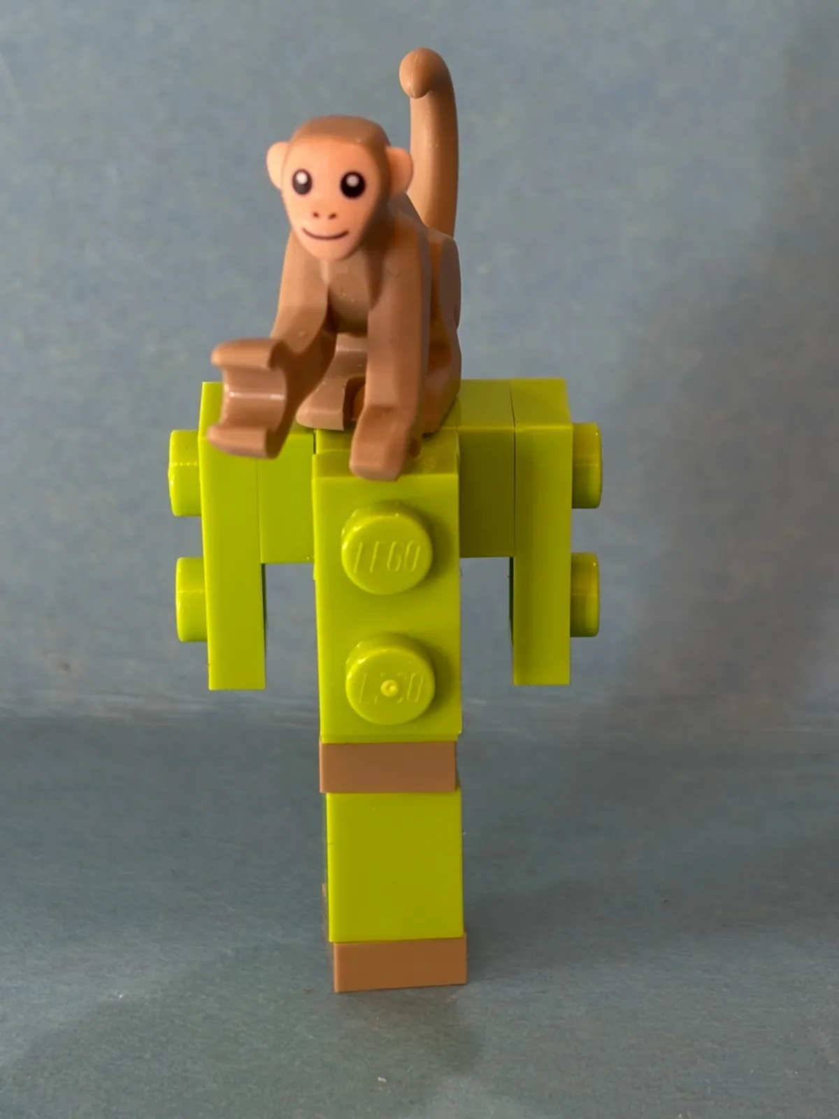 LEGO Monkey w/Light Nougat Face #77864pb01 - Light Scratches - Stand Included