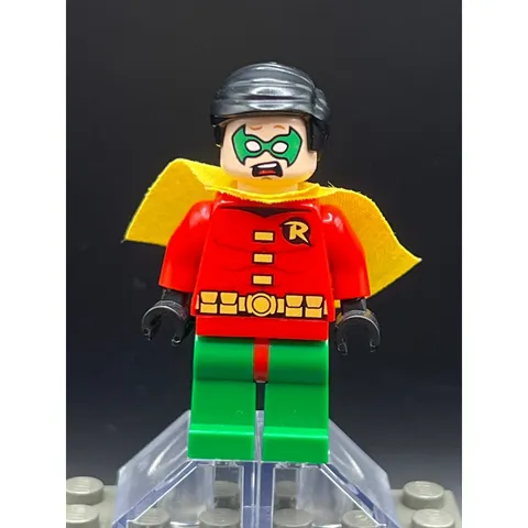 LEGO DC Super Heroes Robin Minifigure sh0112a Red Green Yellow Cape Boy Wonder