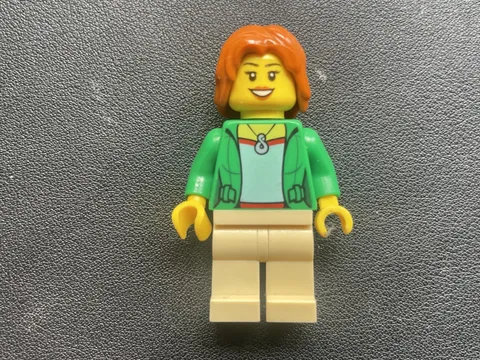 LEGO MINIFIGURE CTY0624 FEMALE CAMPER INFINITY PENDANT FROM 60177 VAN & CARAVAN