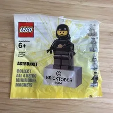 *EXCLUSIVE* Lego Magnet Astronaut Bricktober 1984. New. Never Opened. Number 4/4