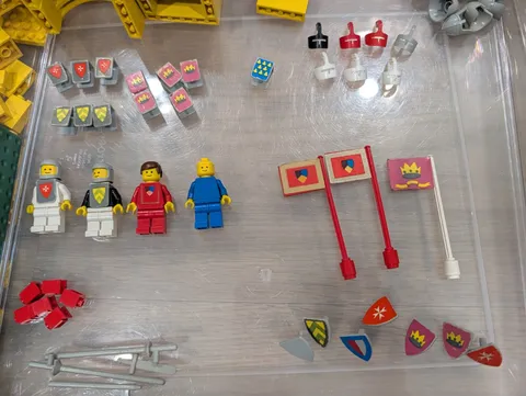 Lego Vintage Castle Minifigures Knights 6075 375 Yellow Castle - Incomplete