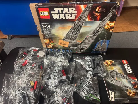 LEGO Star Wars: Kylo Ren's Command Shuttle (75104) New in Sealed Damaged Box.