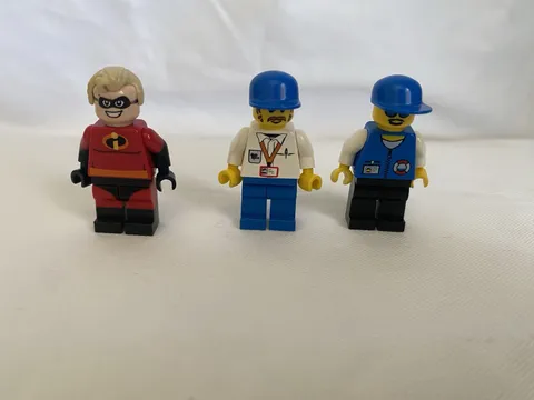 Lot LEGO Disney Minifigure Mr. Incredible & Cameraman #44