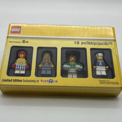 LEGO 5004941 Classic Minifigure Collection Toys R Us Limited Edition 18pcs
