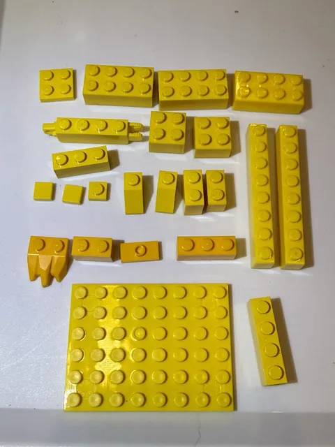 LEGO yellow 23 pieces blocks planks parts pieces lot