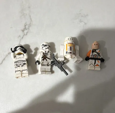 LEGO Star Wars Stormtrooper minifigure lot with R2-D2 astromech droid