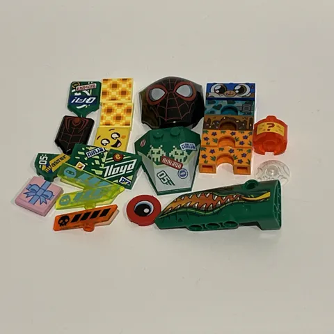LEGO Mixed lot of printed pieces 20+ pieces