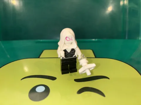 LEGO Ghost Spider / Spider-Gwen, White Hood SUPER HERO MINIFIGURE 2019