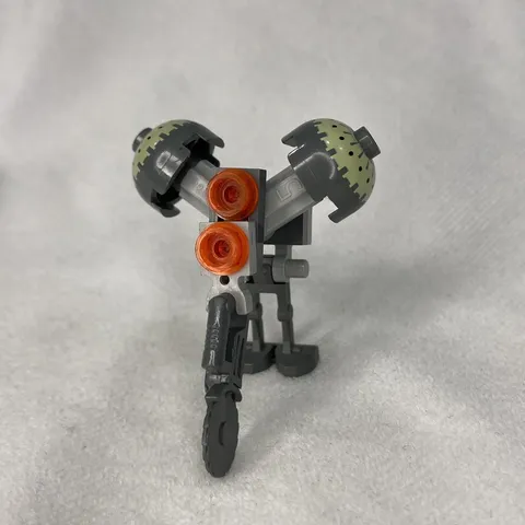 LEGO Star Wars BUZZ DROID W/ CIRCULAR SAW BLADE Minifigure 7252