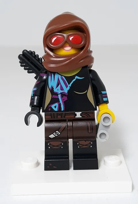 The Lego Movie 2 Minifigure Battle Ready Lucy Complete w Stand Accessories