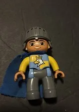 Rare Lego Duplo KNIGHT w/ ARMOR HELMET Figure from CASTLE SET Minifig Blue