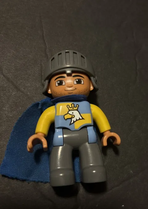 Rare Lego Duplo KNIGHT w/ ARMOR HELMET Figure from CASTLE SET Minifig Blue