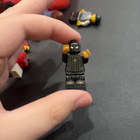 Lego sh0774 Spider-Man Black Gold Suit From Super Heroes 76195 Minifigure ONLY