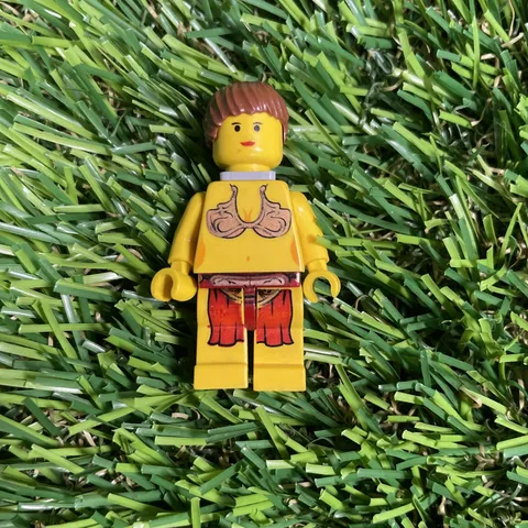 LEGO Star Wars sw0070 Princess Leia Slave Outfit Yellow Skin Minifigure 424