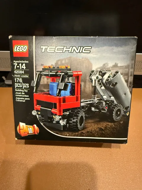 LEGO TECHNIC: Hook Loader (42084) FACTORY SEALED