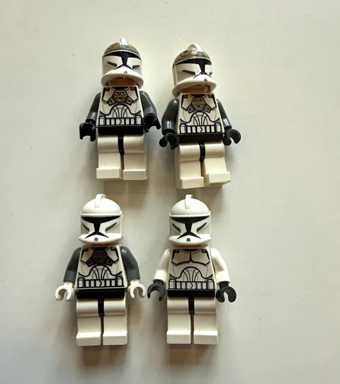 LEGO Star Wars Phase 1 Clone Trooper and Gunner Minifigure Lot of 4