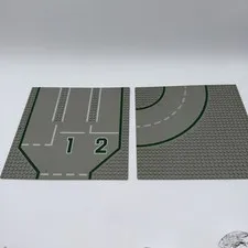 2 LEGO Base Plates 32x32 3 Driveways w/"1" & "2" 6383 And Curved Road