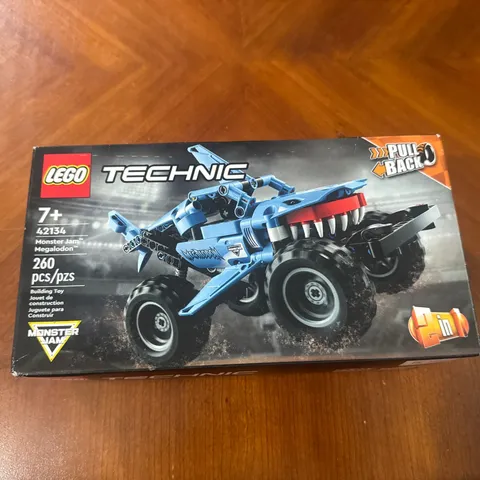 NEW - Lego Monster Jam Megalodon 2 in 1 TECHNIC (42134) Shark Pull Back Truck