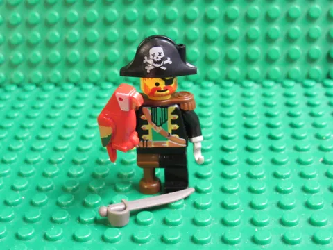 Captain Redbeard Parrot 6250 6276 6285 Pirates 1 LEGO Vintage Minifigure FF18