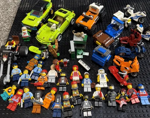 Lego City Expansion Lot Of 30 Complete Minifigures & Vehicles Accessories LOOK!!