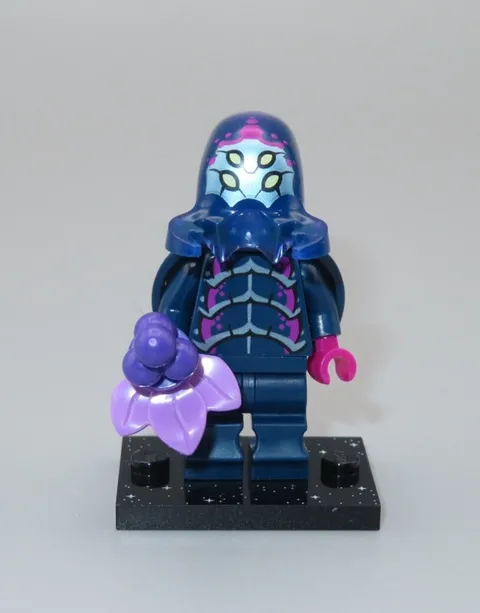 LEGO Series 26 Beettlezoid Alien  Space New taken out of package minifigure CMF