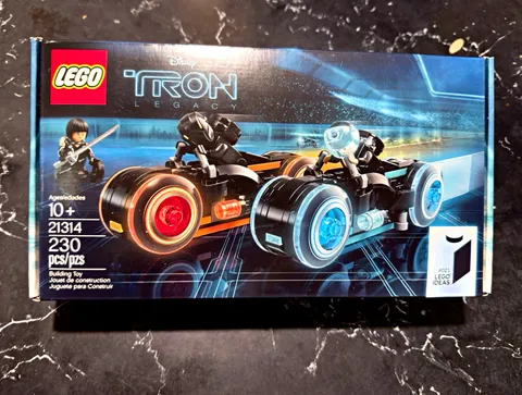 LEGO Ideas TRON: Legacy 21314 Complete Set 230pcs Brick Separator Age 10+