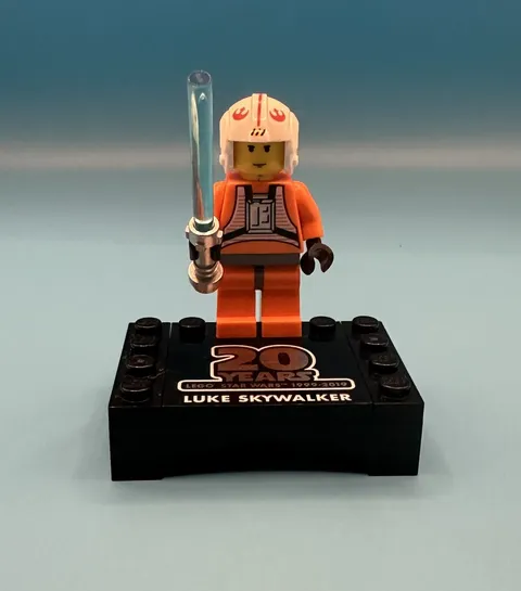 Lego Star Wars Luke Skywalker 20 Year Anniversary Minifigure with Stand