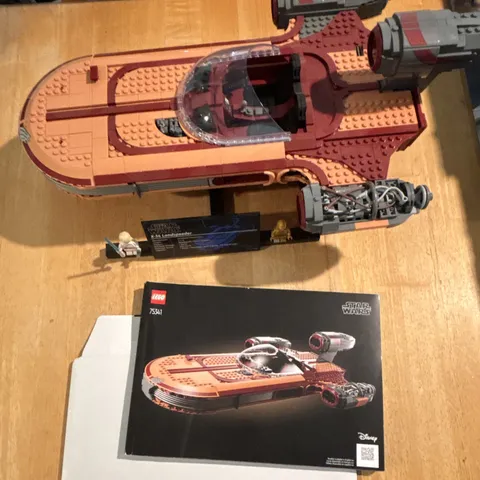 LEGO Star Wars 75341 Luke Skywalker’s Landspeeder open with instructions, no box