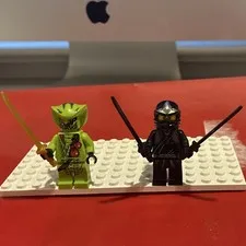 LEGO Ninjago 2013 Cole (njo0080) The Final Battle kimono +Snake minifig w sword