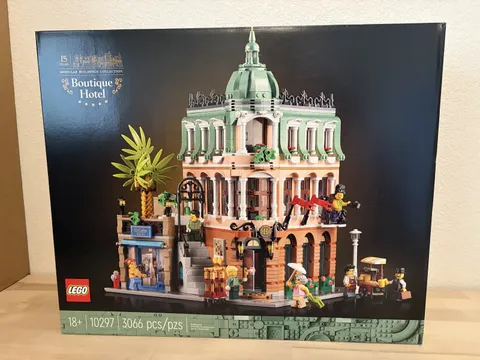 🏨 LEGO Icons Boutique Hotel 10297 — Brand New & Factory Sealed