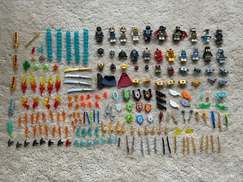 Lego Huge Lot of Chima + Nexo Knights Minifig + Ninjago pieces over 200 pieces!!