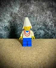 LEGO Castle - cas096 - Maiden with Necklace / Girl with Necklace (1986)