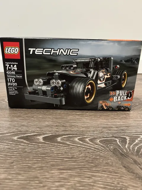 LEGO TECHNIC: Getaway Racer (42046)