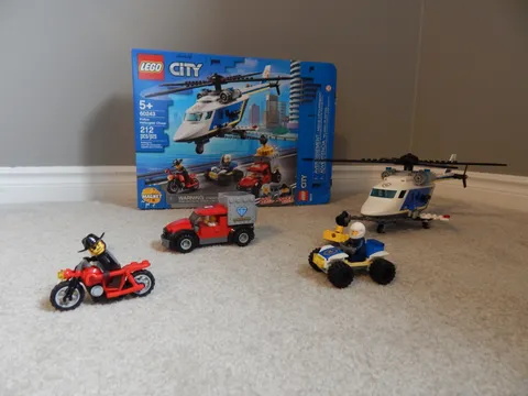 RETIRED Lego City 60243 Police Helicopter Chase - Complete Set w/ Box and Manual