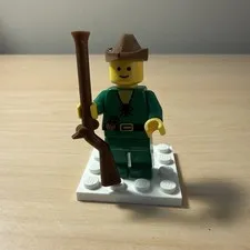 Lego Forestman Minifigure Castle 6071 With Hat Stand Musket