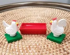 Vintage 80's Lego Duplo Figures White Rooster & Hen Green Stands W/ Farm Trough 