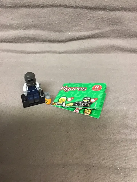 Lego Series 11 - Welder Minifigure 71002