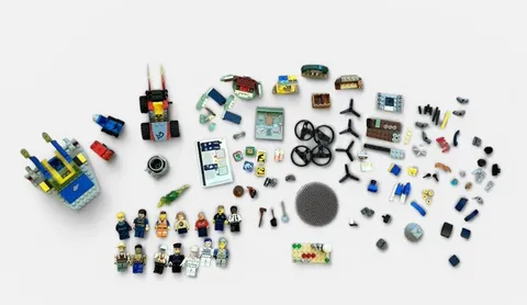 LEGO Star Wars Minifigure Assortment 14 figures Plus A Bunch Of Extras