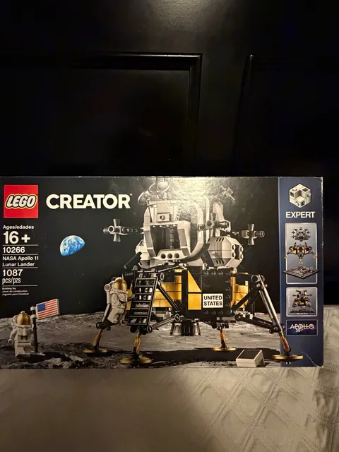 LEGO Creator NASA Apollo 11 Lunar Lander 10266 Building Set 1087 Pieces 16+ Box