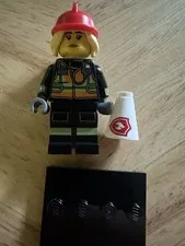 LEGO Collectible Fire Fighter Minifigure - Series 19 71025 COL19-8 Female 2 Face